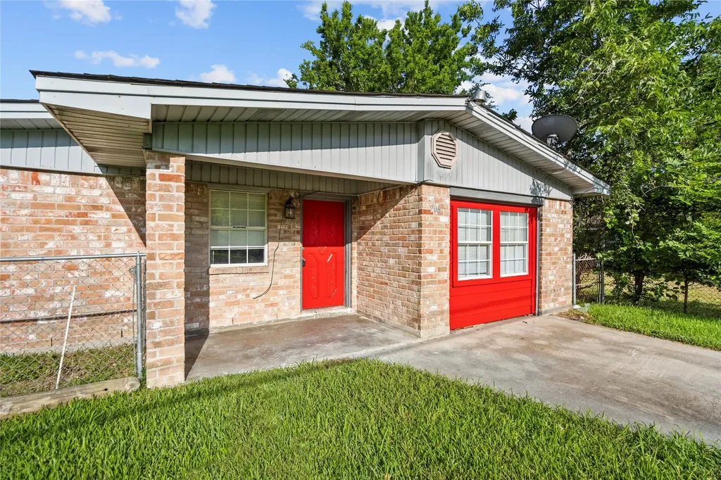 206 S Texas Street Texas City TX 77591