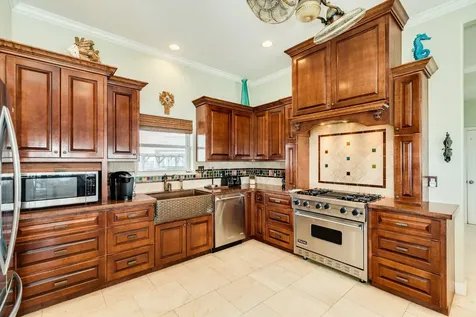 4227 Vista Boulevard Galveston TX 77554