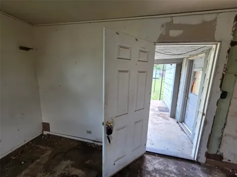 619 N Dunbar Street Electra TX 76360