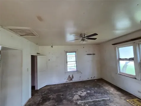 619 N Dunbar Street Electra TX 76360