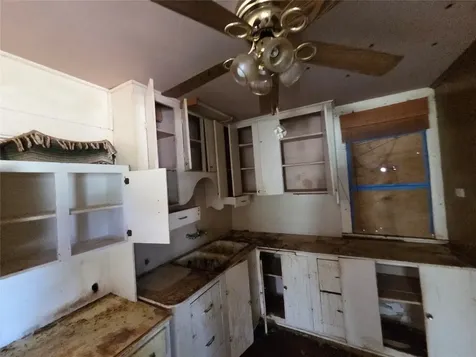 619 N Dunbar Street Electra TX 76360