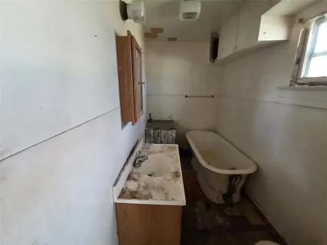 619 N Dunbar Street Electra TX 76360