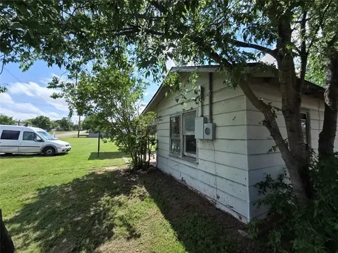 619 N Dunbar Street Electra TX 76360