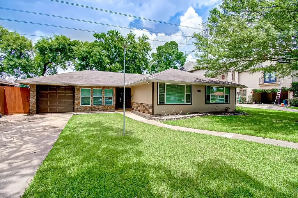 4804 Saxon Street Bellaire TX 77401