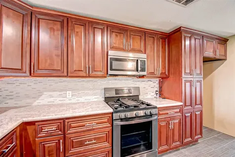4804 Saxon Street Bellaire TX 77401