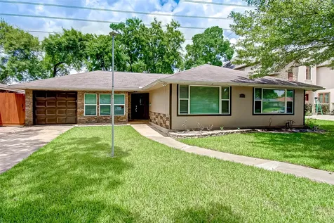 4804 Saxon Street Bellaire TX 77401