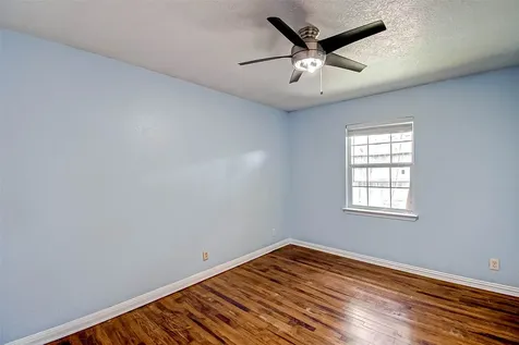4804 Saxon Street Bellaire TX 77401
