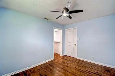 4804 Saxon Street Bellaire TX 77401