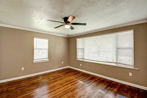 4804 Saxon Street Bellaire TX 77401