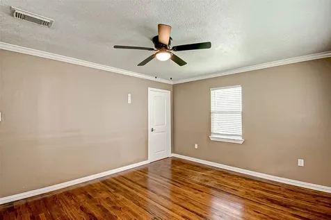 4804 Saxon Street Bellaire TX 77401
