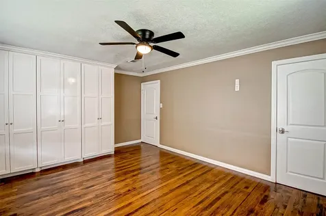 4804 Saxon Street Bellaire TX 77401