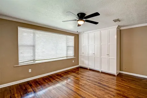 4804 Saxon Street Bellaire TX 77401