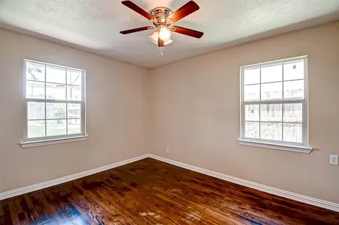 4804 Saxon Street Bellaire TX 77401