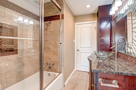 4804 Saxon Street Bellaire TX 77401