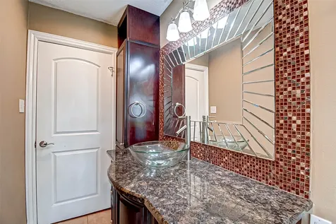 4804 Saxon Street Bellaire TX 77401