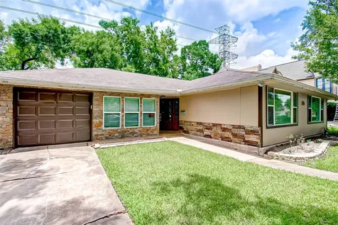 4804 Saxon Street Bellaire TX 77401