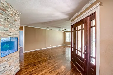 4804 Saxon Street Bellaire TX 77401