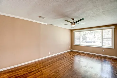 4804 Saxon Street Bellaire TX 77401
