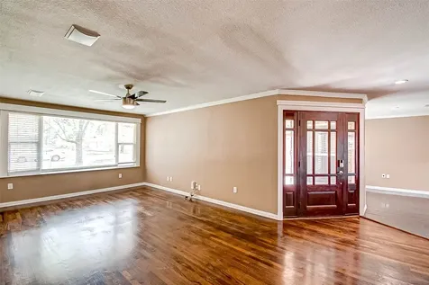 4804 Saxon Street Bellaire TX 77401