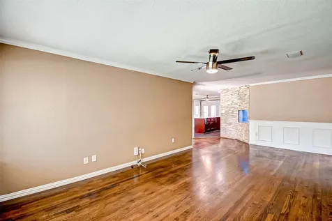 4804 Saxon Street Bellaire TX 77401