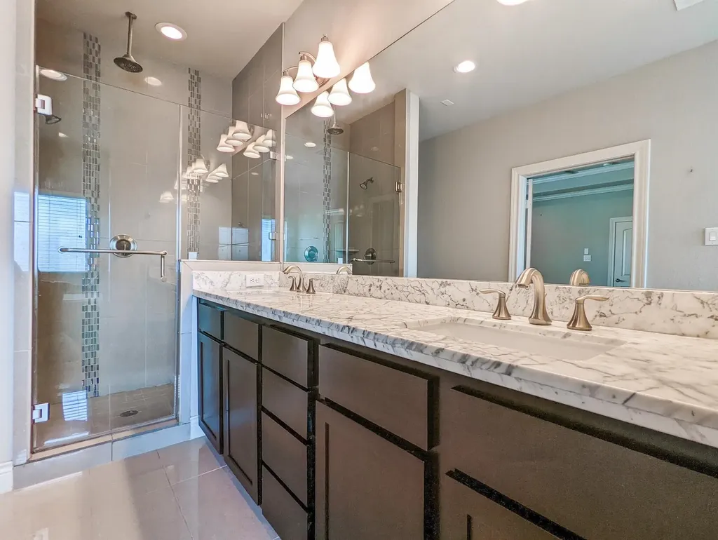 5323 Kiam Street Houston TX 77007