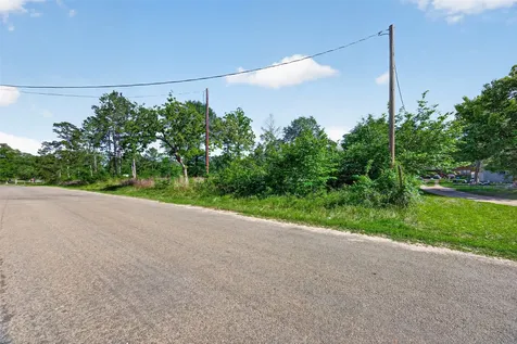 5616 Tall Pine Road Navasota TX 77868