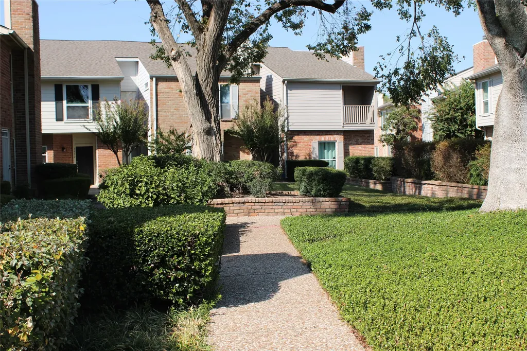 5976 Woodway Place Court Houston TX 77057