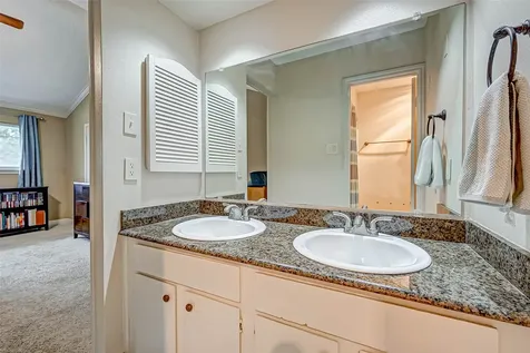 5976 Woodway Place Court Houston TX 77057