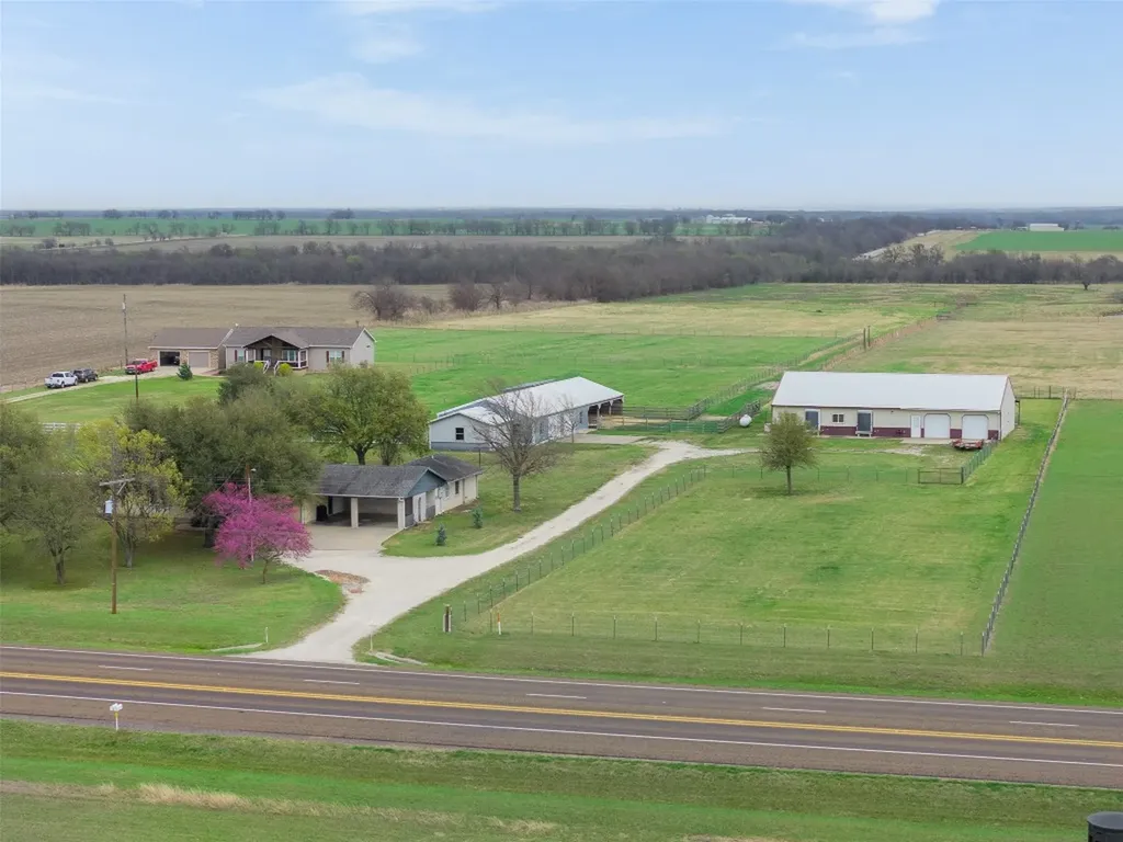 2042 Us Highway 77 Lott TX 76656