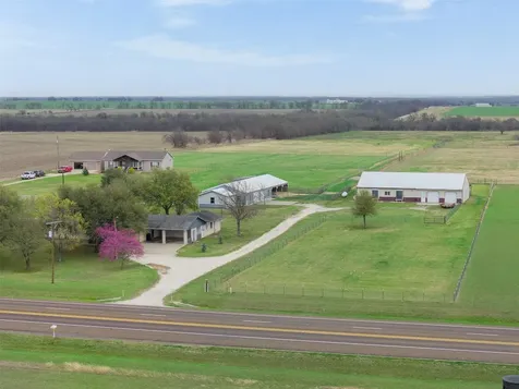 2042 Us Highway 77 Lott TX 76656