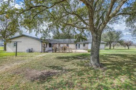 2042 Us Highway 77 Lott TX 76656