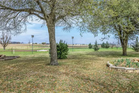 2042 Us Highway 77 Lott TX 76656