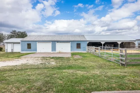 2042 Us Highway 77 Lott TX 76656