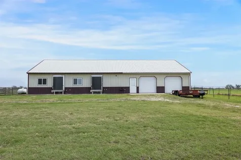 2042 Us Highway 77 Lott TX 76656