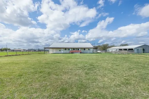 2042 Us Highway 77 Lott TX 76656