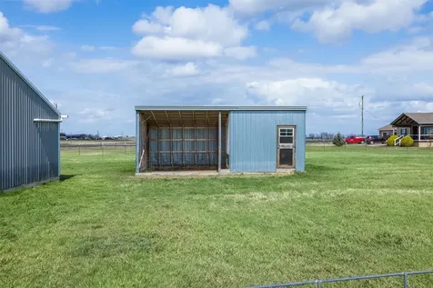 2042 Us Highway 77 Lott TX 76656