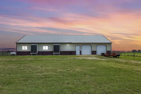 2042 Us Highway 77 Lott TX 76656