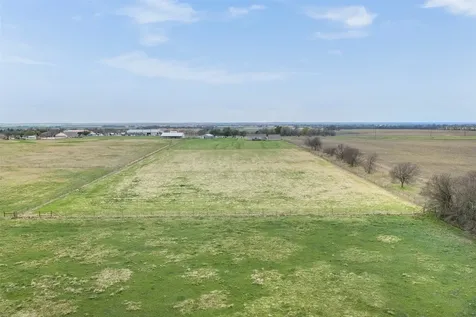 2042 Us Highway 77 Lott TX 76656