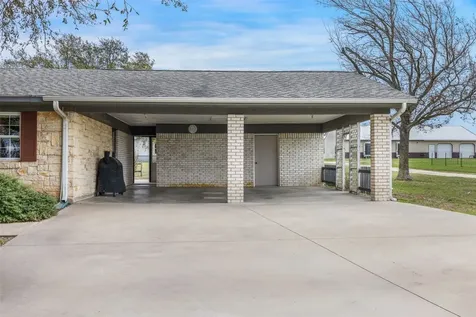 2042 Us Highway 77 Lott TX 76656