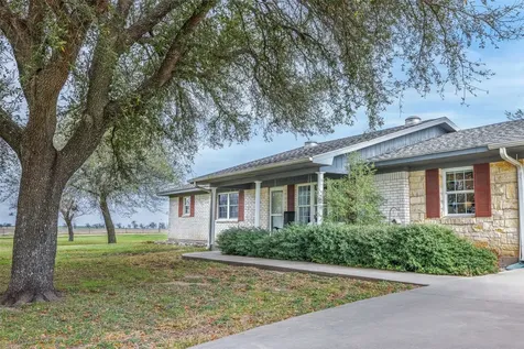 2042 Us Highway 77 Lott TX 76656