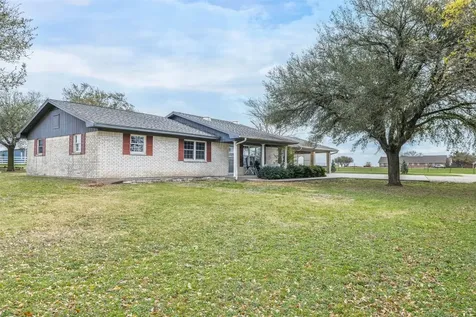 2042 Us Highway 77 Lott TX 76656