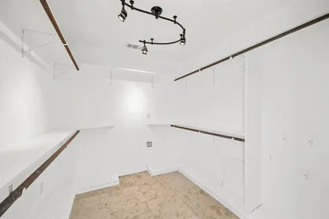 5930 County Road 396 Alvin TX 77511