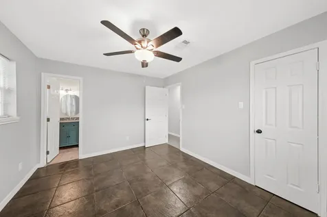 5930 County Road 396 Alvin TX 77511