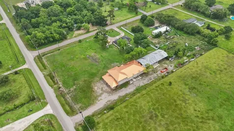 5930 County Road 396 Alvin TX 77511