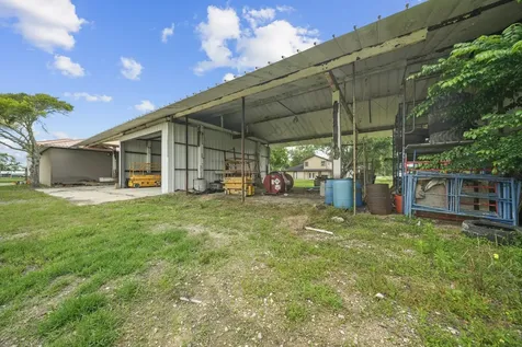 5930 County Road 396 Alvin TX 77511