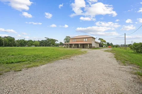 5930 County Road 396 Alvin TX 77511