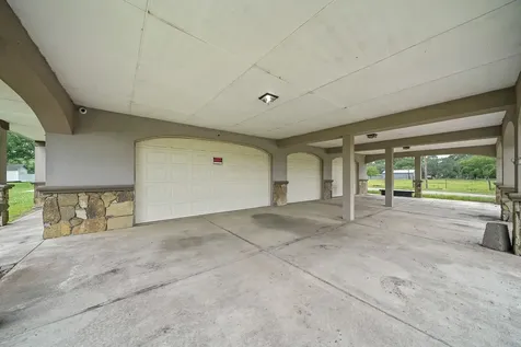 5930 County Road 396 Alvin TX 77511
