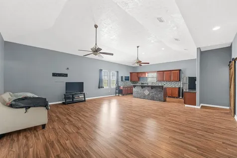 5930 County Road 396 Alvin TX 77511