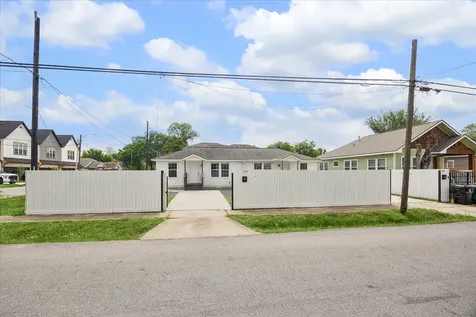 2610 Cochran Street Houston TX 77009