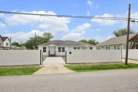 2610 Cochran Street Houston TX 77009